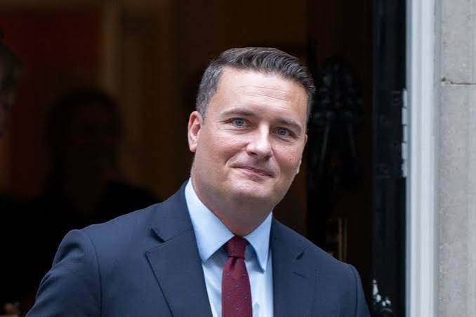 Wes Streeting urges Brits to stockpile water and tinned goods: 'be alert but not alarmed' - AOL