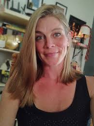 The girl in the middle looks like Pam and Karen morphed together