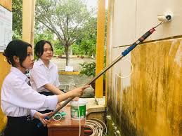 Học sinh sáng chế thiết bị sơn tường liên tục