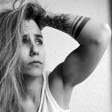 Esme León (@esmeeeleon)