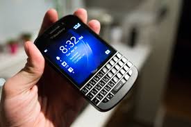 The opera site is not properly detecting the blackberry phone model and is presenting the download links for opera mini for blackberry os7 and older. The Blackberry Q10 Is A Qwerty Keyboard Smartphone Comeback Worth Waiting For Techcrunch