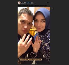 Ali syakieb dan citra kirana turut berbahagia atas pertunangan uty dan deryl. Citra Kirana Dan Rezky Aditya Resmi Tunangan Aksi Nyanyi Janji Suci Bikin Baper Maksimal