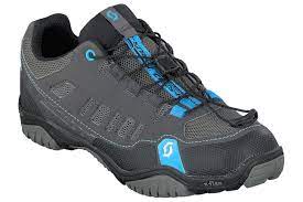Mountain bike shoes come in all shapes and sizes and an array of different designs, but can be split into two broad categories; Mtb Schuhe Idealer Grip Am Pedal Bergzeit Shop