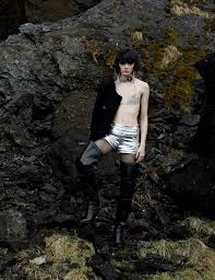 I S S N 2 0 5 2 − 0 8 0 8