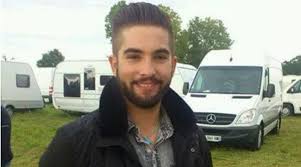 Kendji girac en couple avec une star de tele realite photo. Kendji Girac Fait Un Pas Vers Louane Emera
