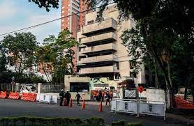 El ministro de defensa de colombia, diego molano, informó este martes 15 de junio que irá a cúcuta para verificar la situación tras la explosión del carro bomba en la brigada 30 del ejército. El Hogar De Pablo Escobar El Edificio Monaco Fue Demolido En Colombia The New York Times