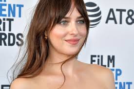 Not exactly like their 'fifty shades' counterparts. Frisuren Trend 2021 Der Sweeping Fringe Ist Die Coolste Frisur Des Jahres Brigitte De