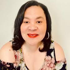 Carrie Bach's Instagram, Twitter & Facebook