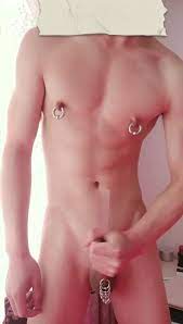 Guy with big nipple piercings sounding - ThisVid.com