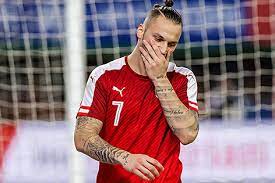 The greatest of all which lies in the centre of his chest is the name of his daughter, emilia. Fussballer Tattoos Werden Zur Kopfsache News Orf At