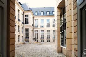 Bientot Un Hotel De Tourisme De Luxe Dans L Hotel De Beaubrun Iiie Hotel Particulier Hotel Tourisme