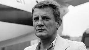 Porucznik borewicz zaprezentowany na zdjęciu w składzie ma sok bananowy w kolorze zielonym, co również jakiś estetyczny efekt tworzy. A2wgcz5gpaivm