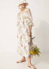 Tra i vestiti lunghi primavera 2021 più cool i modelli con fantasie a stampe sono tra i più originali, con decori a fiori, a pois, geometrici o etno chic per tutti i gusti. Vestiti Lunghi Primavera Estate 2021 70 Modelli Di Tendenza Beautydea