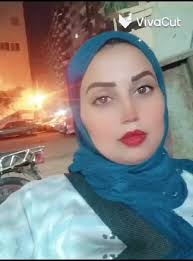 ‏فطين في أيده قلم وكتاب