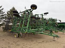 John Deere 2210 Level-lift 40.1ft Field Cultivator