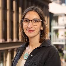 Elise Alexander's Instagram, Twitter & Facebook