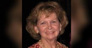 Lisa Woodall's Instagram, Twitter & Facebook