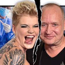 She was a member of several acting groups and played leading parts in sophocles' antigone at the leipziger schille or. Melanie Muller Trennt Sich Von Ihrem Ehemann Mike Blumer Tv