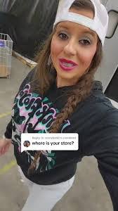 Kaye Holder's Instagram, Twitter & Facebook