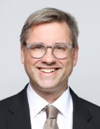 Oppenländer und Rödl bringen kommunalen U-Bahn-Verkauf ins Ziel