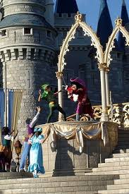 Peter Pan Vs Captain Hook In Disney World S Dream Along With Mickey I M Currently Working As A Costumer For This Show A Disney Fun Disney World Disney Couples