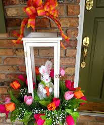 Deko Ideen Im Fruhling Schone Arrangements Fur Die Tafel Und Haustur Diy Ostern Deko Ideen Fruhlings Dekoration