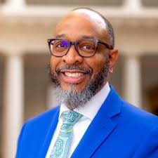 Darwin (Van) Mills, Ed.D. (@educarermills)