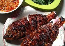 Ikan nila adalah salah satu bahan yang jadi favorit banyak orang. Resep Nila Bakar Bumbu Simple Oleh Asri Wahyuni Cookpad