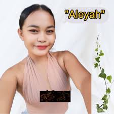 2 masseuses awaiting my order, whether to provide leg massage or stomach  massage. Heehee. Of course I want both since it's free of charge. 🤭😸