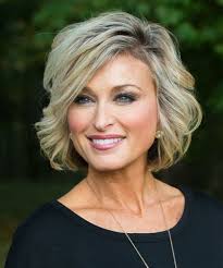 Magnificent Chin Length Layered Hairstyles For Women Over 40 To Catch New Style Standards Chin Length Hair Medium Hair Styles Medium Length Hair Styles