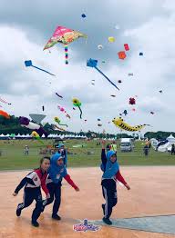 Bolehlah nak ke sini kalau tak tau nak ke mana. Sekitar Acara Festival Layang Layang Sedunia Pasir Gudang Kali Ke 24 Hari Yang Ke 2 Yang Berlangsung Selama 5 Hari Bermula Pada 27 Februari 2019 Hingga 3 Mac 2019 Pelbagai Aktiviti Dan Acara Menarik