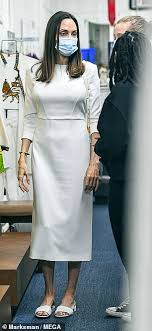 Angelina jolie discusses family healing, feeling comfortable in her forties, vintage fashion and more with edward enninful in the march 2021 issue of british vogue. Angelina Jolie Shines In White On A Family Outing To Shop With Her Two Daughters Pictures Eg24 News