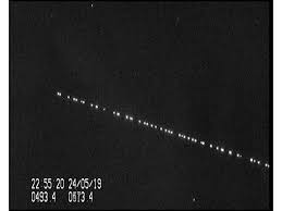 Starlink is launched in groups of 60 satellites per launch. Elon Musks Starlink Das Ende Des Nachthimmels Wie Wir Ihn Kennen Himmelslichter