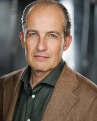 Earlier this month I made a 1-day trip to London to have new headshots  done, and I'm very pleased with the result from wonderful  @adamhillsphotography 🤩 A big thank you and shout