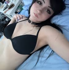 Julzzess - Free pics, galleries & more at Babepedia