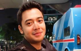 Ngomongin soal kriss, doi sih bukan orang baru di dunia hiburan. Jadi Mr Money Dikeroyok Ibu Ibu Kriss Hatta Siap Syuting Hingga 1000 Episode Di Uang Kaget