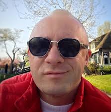 Imagine the DJ before you playing YOUR signature song. 🤣 Read what  happened:  https://midnightrebels.com/how-nico-morenos-set-created-an-awkward-moment-for-dimitri-vegas-at-tomorrowland/