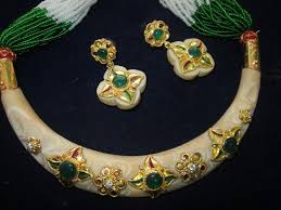 Pin By Chavda On Jewellery Antique Gold Jewelry Indian Pearl Jewelry Necklace Antique Gold Jewelry