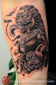 Grey Ink Japanese Foo Dog Tattoo On Half Sleeve Jpg 425 645 Pixels Foo Dog Tattoo Sleeve Tattoos Trendy Tattoos