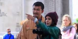 Tampak busa sabun itu menggumpal menutupi daerah selangkangannya, memberi kesan seksi dan erotis. Pengamat Rating Jadi Tuhannya Sinetron Kapanlagi Com