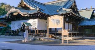 靖国神社是位于日本 东京都 千代田区 九段坂 （ 日语 ： 九段 ） 的神社，由明治天皇建立的一系列招魂社之一。 該神社供奉自明治維新时代以來為日本战死的軍人及軍屬（包括台湾籍日本兵及朝鮮籍日本兵），共246万6千余柱，其中大多數是在太平洋戰爭中陣亡的日本军官兵（213万3915柱）。 å¦‚æžœæŠŠé–å›½ç¥žç¤¾ç‚¸äº†ä¼šæ€Žæ · ç‚¸äº†é–å›½ç¥žç¤¾ä¼šæœ‰ä»€ä¹ˆåŽæžœ ç¤¾ä¼š é—®ç™¾ç§'ç½'
