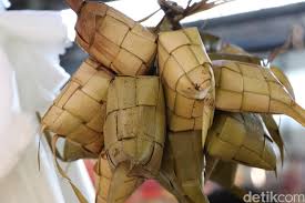 Siapkan cangkang ketupat cuci bersih. 5 Tips Bikin Ketupat Yang Empuk Lembut Dan Tahan Lama