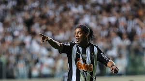 Ronaldinho chegou ao galo em junho de 2012 e suas grandes atuações rapidamente o tornaram ídolo da massa atleticana. Atletico Mg E Ronaldinho Firmam Novo Acordo Para Quitar Divida Saiba Os Detalhes