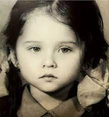 ظهرت الفنانة نيللي كريم مع محمد صلاح نجم مصر ونادي ليفربول الإنجليزي، في صورة جمعتهما خلال الساعات الأخيرة على مواقع التواصل الاجتماعي، وهذا ما جعل المتابعين يتفاعلون مع الصور بشكل كبير. Ø§Ù„ÙÙ†Ø§Ù†Ø© Ø§Ù„Ø¬Ù…ÙŠÙ„Ø© Ù†ÙŠÙ„Ù„Ù‰ ÙƒØ±ÙŠÙ… ÙˆÙ‡Ù‰ Ø·ÙÙ„Ø© Old Egypt History Facebook