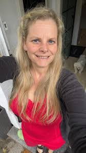 Miriam Lambert's Instagram, Twitter & Facebook