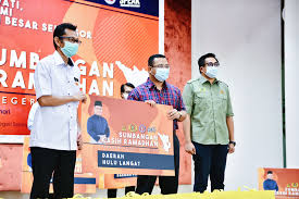Spekulasi tentang siapa menteri besar selangor mula bertiup selepas mohamed azmin menerima pelantikan sebagai menteri hal ehwal ekonomi. Program Sumbangan Kasih Ramadan Yab Dato Menteri Besar Selangor Bersama Pemadam Negeri Selangor