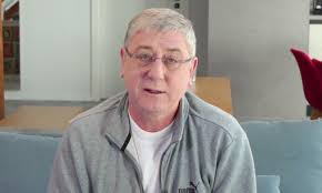 Gyurcsány ferenc egyike azon hazai politikusoknak, akik még hosszú évek múltán is képesek új oldalról „megörvendeztetni a közönséget. Gyurcsany Ferenc A Kanaperol Uzent A Kormanynak Pecs Aktual