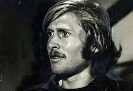 When Hindi cinema needed a figure who looked like a foreigner yet spoke  Hindustani like a local, Tom Alter answered the call: born in Mussoorie in  1950 to American missionary parents, trained