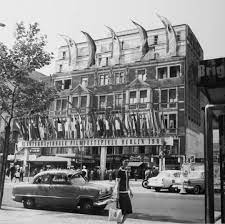 berlin 1961 das hotel am zoo am kurfuerstendamm begruesst seine gaeste waehrend der filmfestspiele berlin geschichte berlin stadt berlin