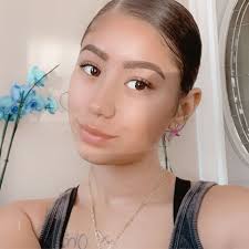 Kassandra Grant's Instagram, Twitter & Facebook